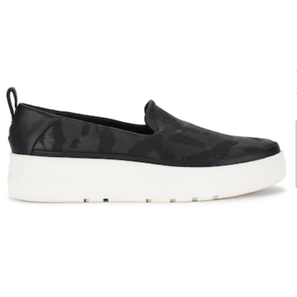 Baretraps “Nevin” Camo Slip On Sneakers